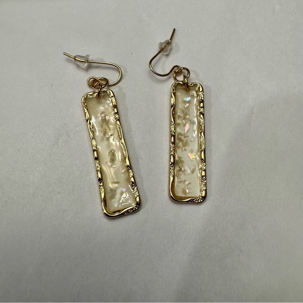 Gold and Cream Dangle Earrings NWOT